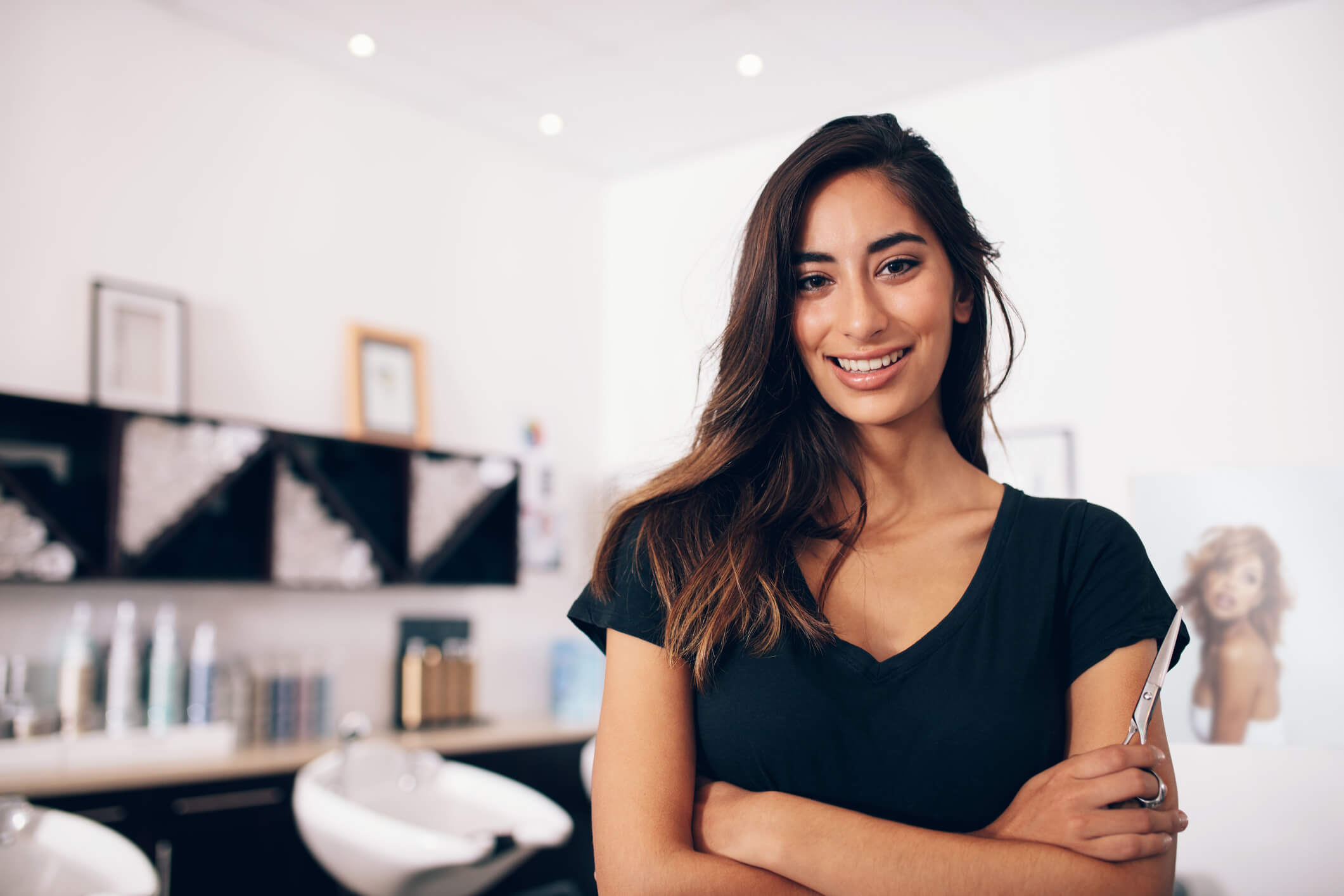 female-hairdresser-standing-in-salon-complete-controller